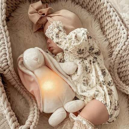 epanafortizomeno-boithima-ypnou-me-aisthitira-klamatos-apo-organiko-cotton-moonie-powder-bunny-oneandonlybaby.gr