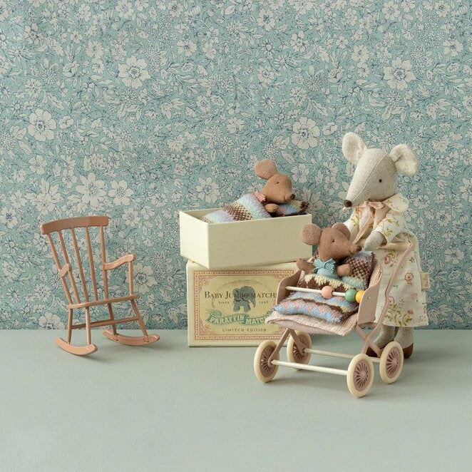 kounisti-karekla-pontikwn-rocking-chair-mouse-dark-powder-maileg-oneandonlybaby.gr