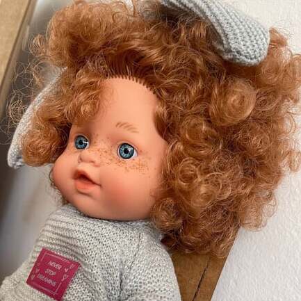 magic-baby-moro-koukla-my-babies-me-kokkina-sgoura-mallia-gri-formaki-kai-pipila-lamagik-oneandonlybaby.gr