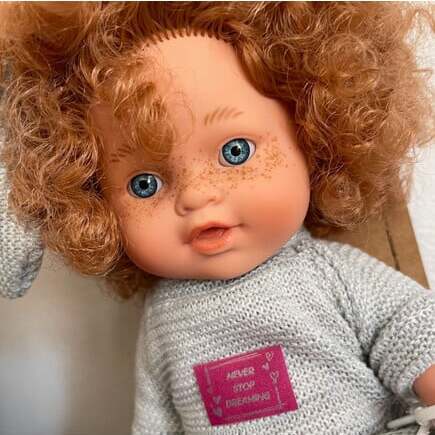 magic-baby-moro-koukla-my-babies-me-kokkina-sgoura-mallia-gri-formaki-kai-pipila-lamagik-oneandonlybaby.gr