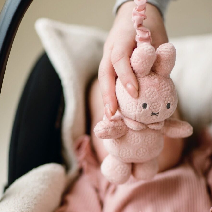 miffy-flowers-kremasto-paixnidi-karotsiou-oneandonlybaby.gr
