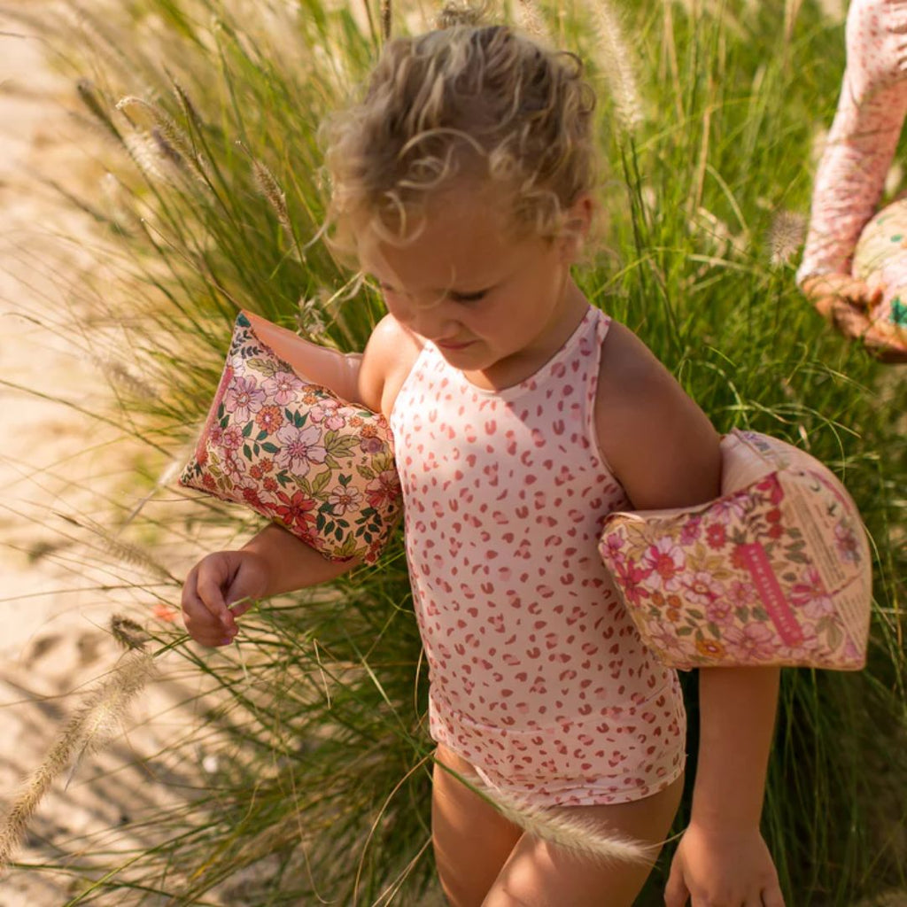 paidiko-set-mpratsakia-baby-swimming-armbands-pink-blossom-swim-essentials-oneandonlybaby.gr