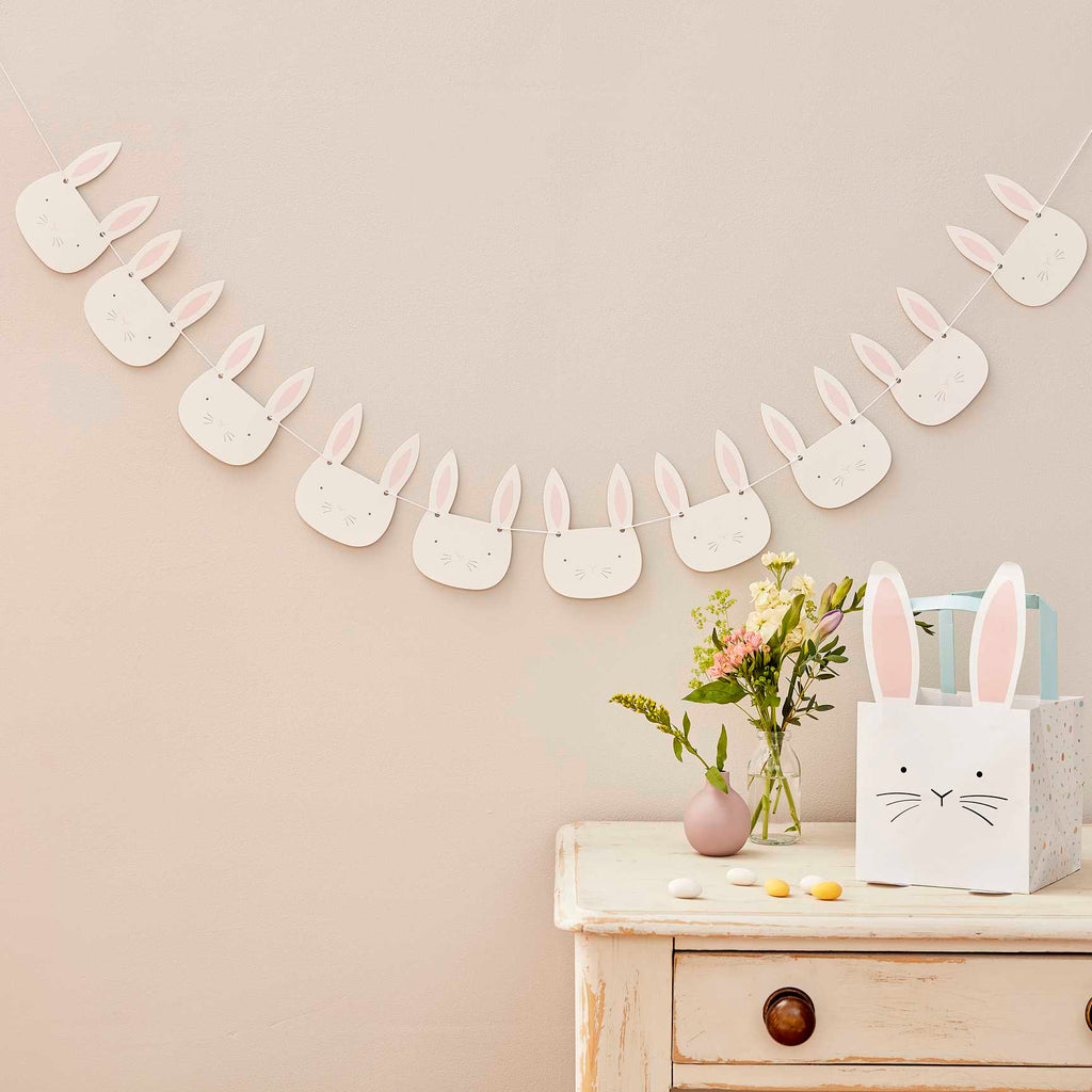 pasxalini-girlanta-lagoudaki-pink-white-easter-bunny-face-bunting-gingerray-onenadonlybaby.gr