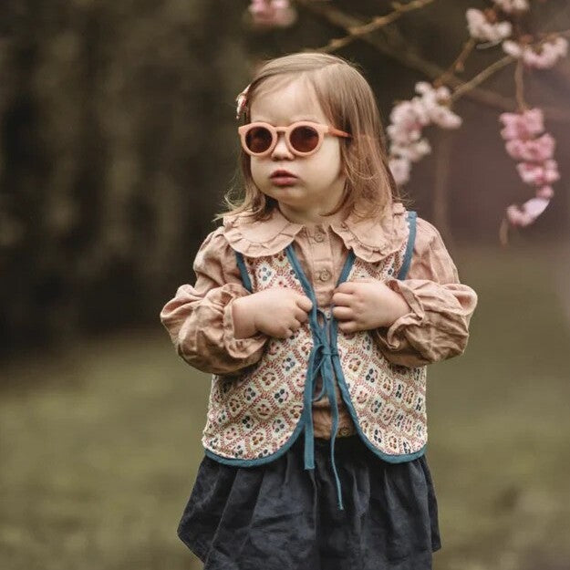 vrefika-evligista-gialia-iliou-sustainable-baby-bendable-sunglasses-polarised-grechandco-sunset-oneandonlybaby.gr