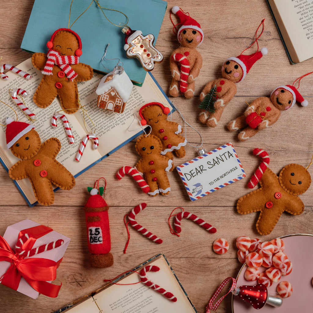 xristougenniatiko-tsoxino-stolidi-festive-gingerbread-hanging-decoraton-assorted-sass-and-belle-4-oneandonlybaby.gr
