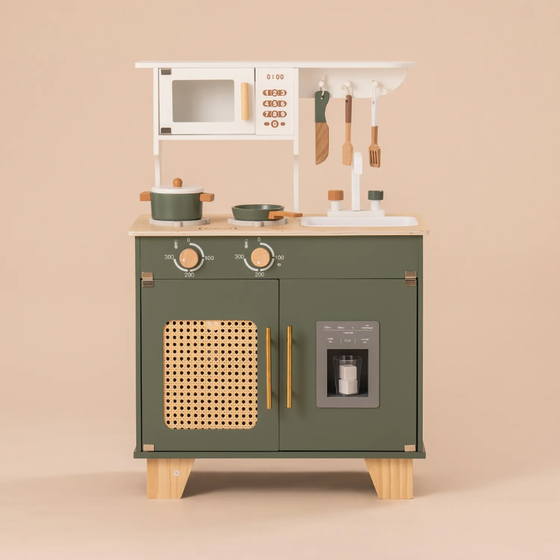 xylini-paidiki-kouzina-kids-wooden-kitchen-with-pots-and-microwave-oven-oneandonlybaby.gr