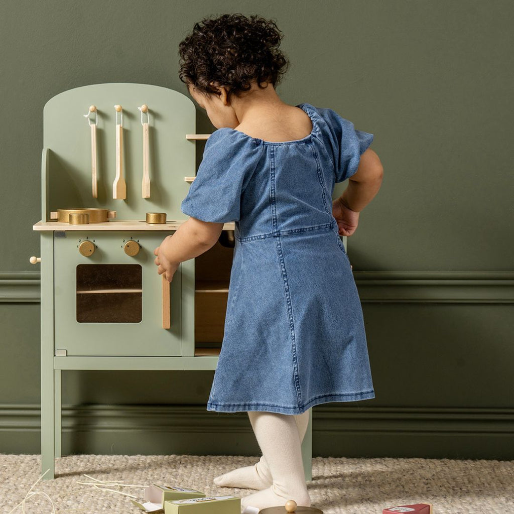 xylini-paidiki-kouzina-kids-wooden-kitchen-with-pots-green-jabadabado-1-oneandonlybaby.gr