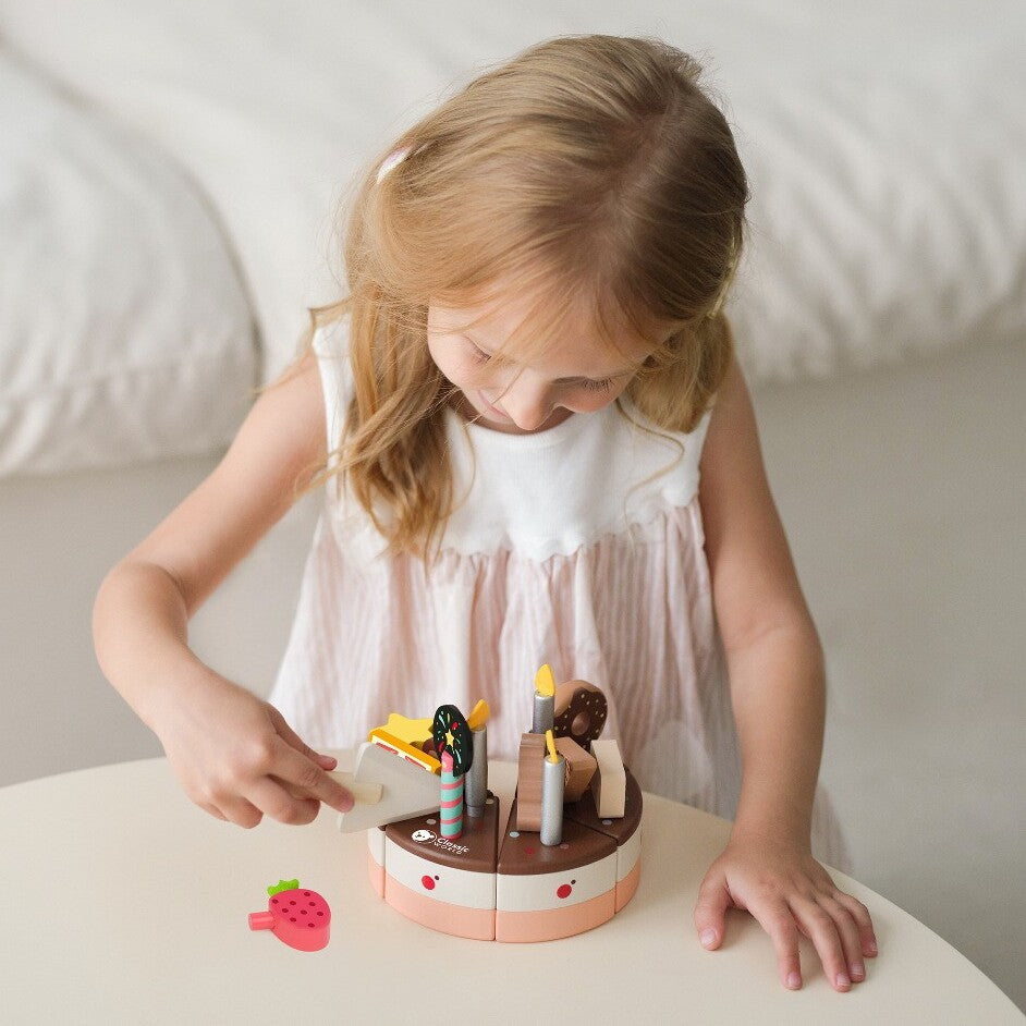 xylini-tourta-sokolata-wooden-chocolate-birthday-cake-classic-world-oneandonlybaby.gr