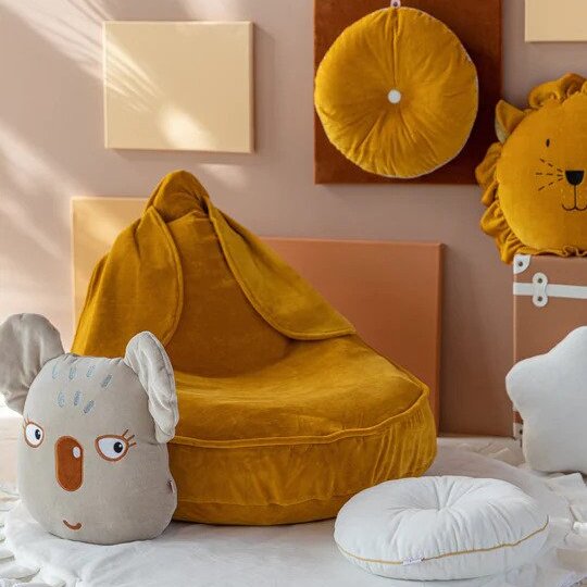 pouf-veloute-polithrona-velvet-bunny-beanbag-mustard-wigiwama-oneandonlybaby.gr